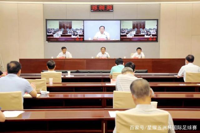 她在中国埋头苦干多年，最终成为知名演员并扎根北京